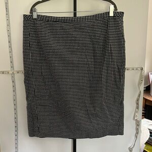 Classic Black and White Houndstooth Skirt